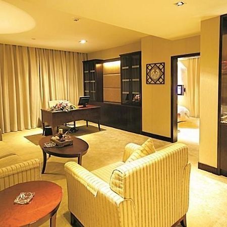 Yinxuan Hotel Shenzhen Longhua Экстерьер фото